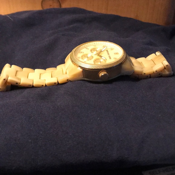 Michael Kors - Picture 4 of 6